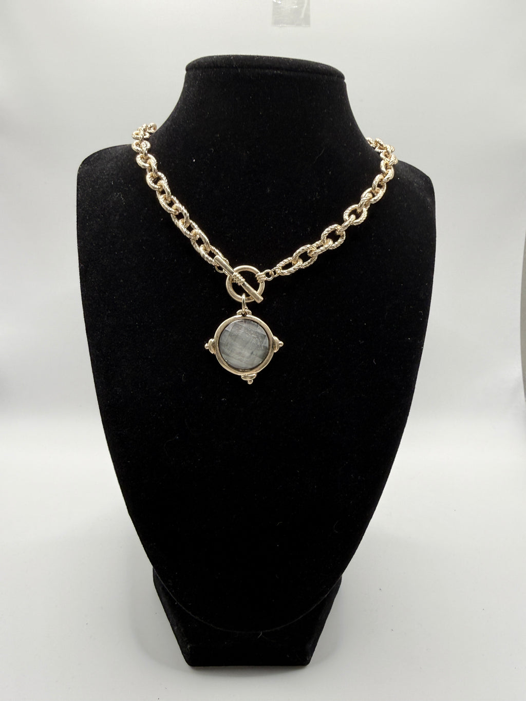 16″ Gold Compass Pendant Choker with Front Toggle & Faceted Stone